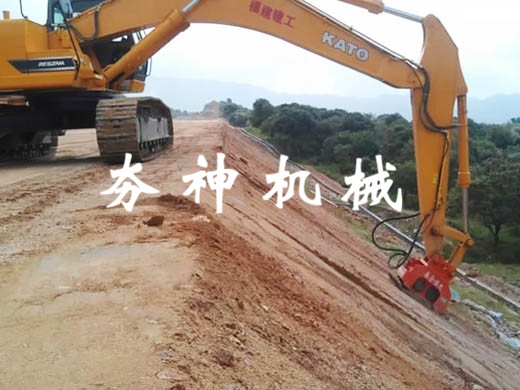 VC-D系列多功能液壓振動夯實(shí)機(jī)應(yīng)用于打拔樁